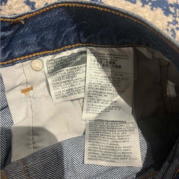 Levi’s 501 Denim Jean Shorts - Picture 3 of 5